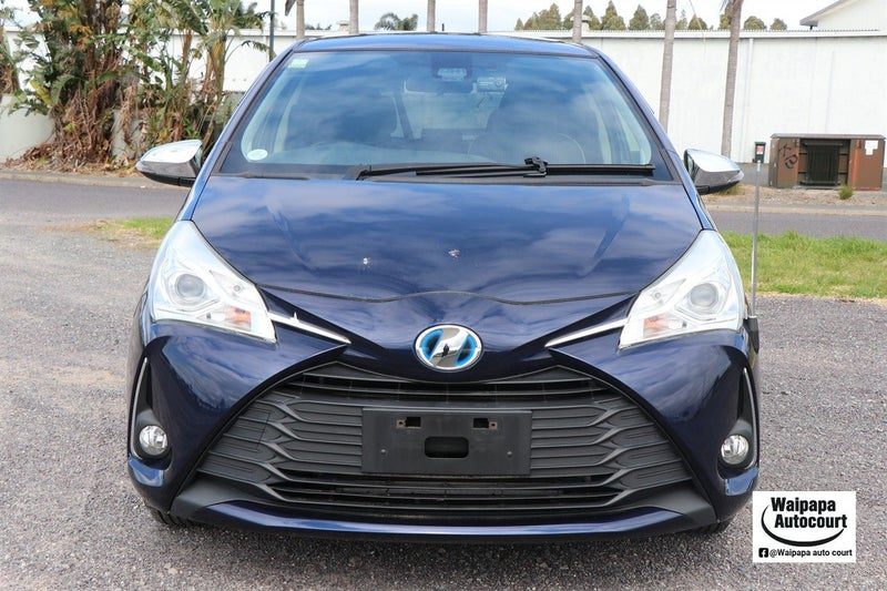 2017 Toyota Vitz, photo 2