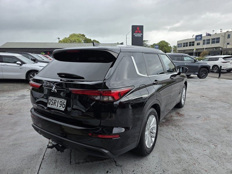 2024 Mitsubishi Outlander LS, photo 2