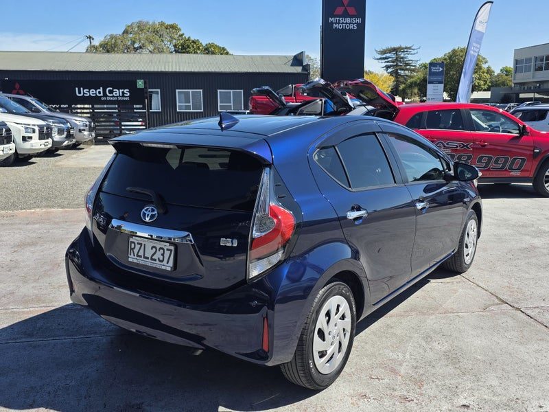 2019 Toyota Aqua Hybrid, photo 2