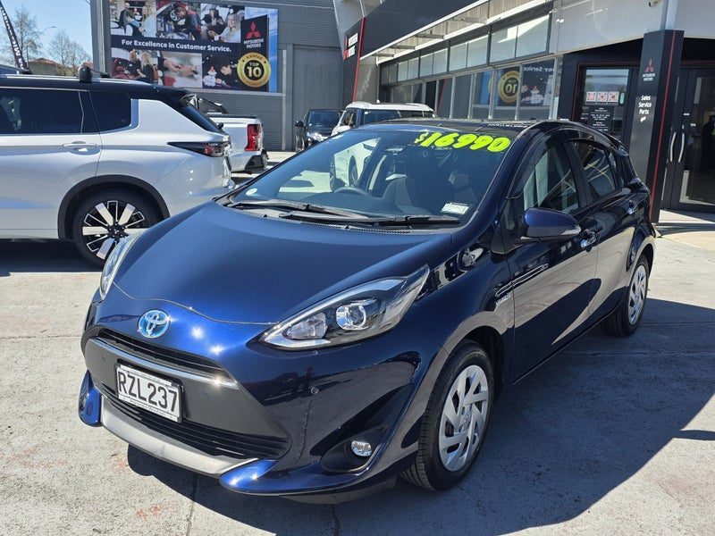 2019 Toyota Aqua Hybrid, photo 3