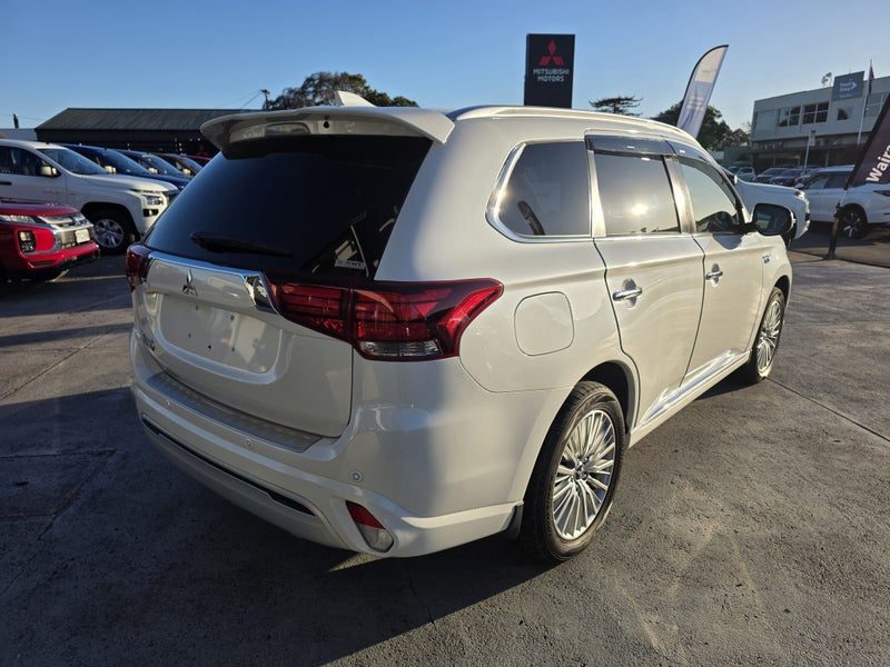 2018 Mitsubishi Outlander PHEV 4WD G Spec, photo 2