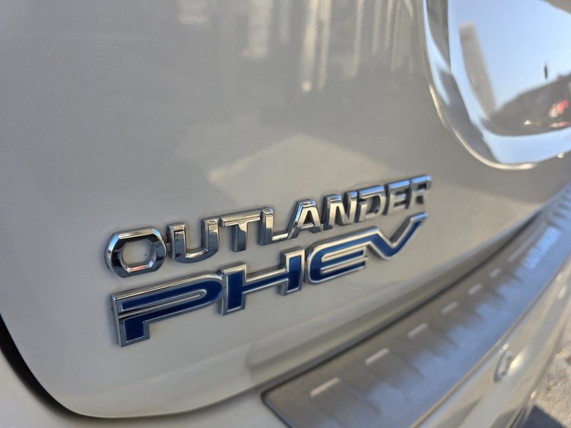 2018 Mitsubishi Outlander PHEV 4WD G Spec, photo 3