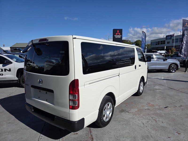 2020 Toyota Hiace Super GL, photo 2