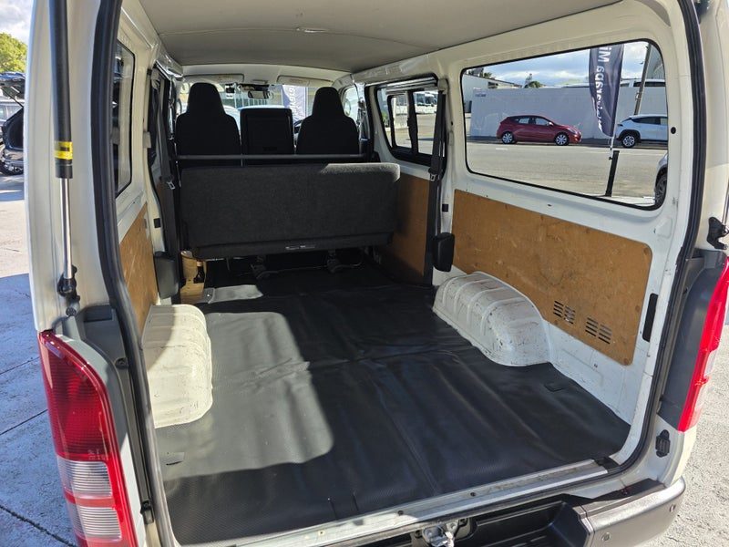 2020 Toyota Hiace Super GL, photo 3