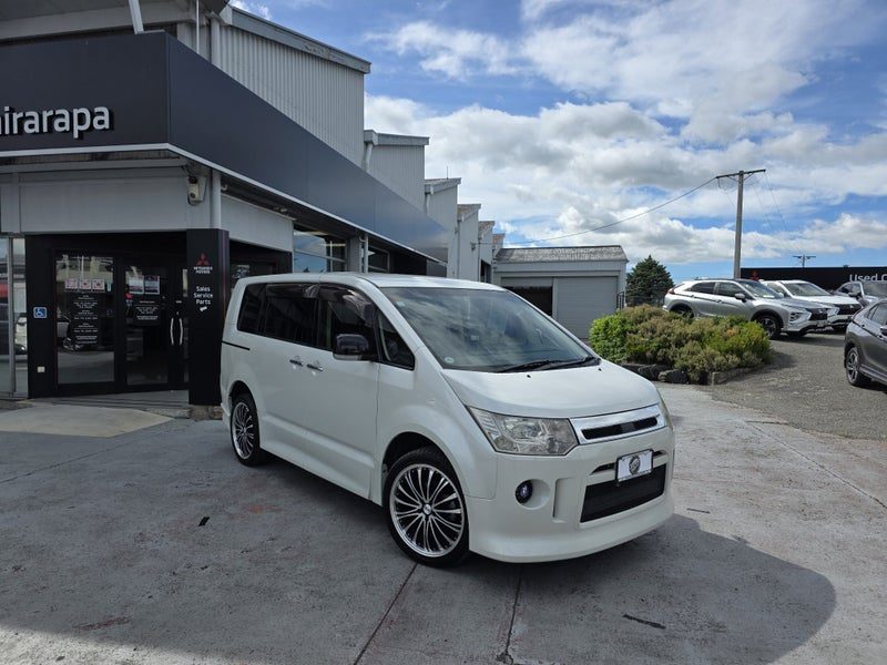 2012 Mitsubishi Delica 2.0P