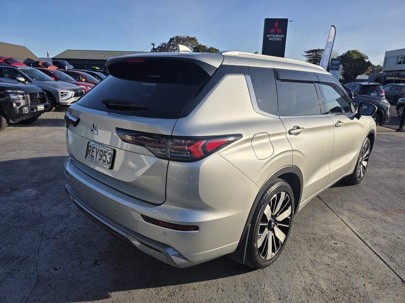 2025 Mitsubishi Outlander VRX 2WD, photo 2