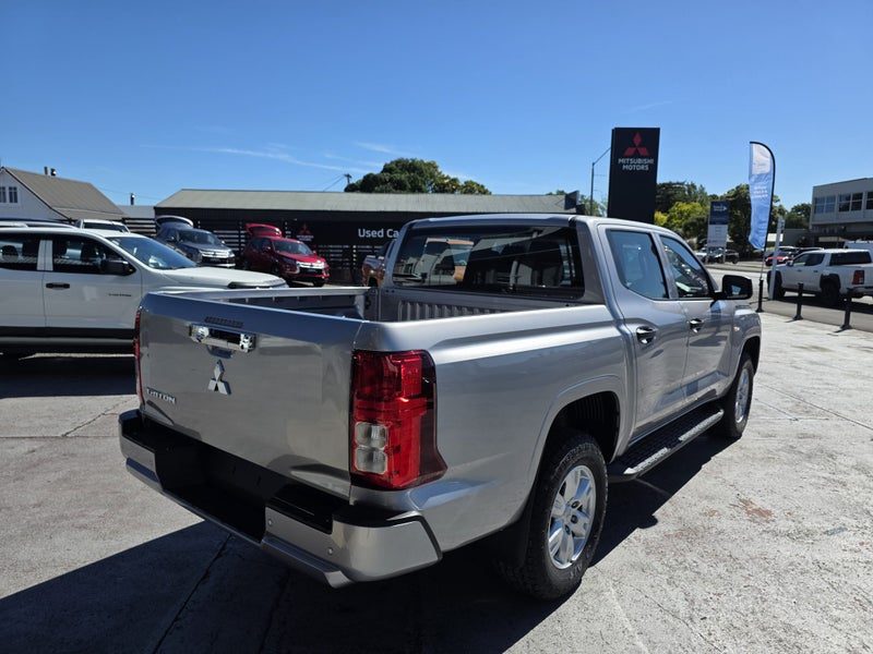 2026 Mitsubishi Triton GLX D/Cab 4x4, photo 2
