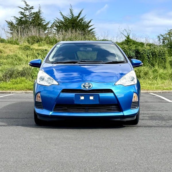 2014 Toyota Aqua Hybrid, photo 2
