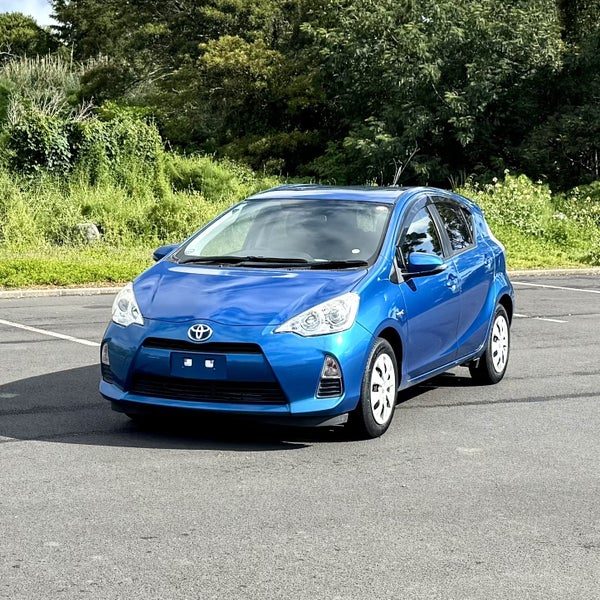 2014 Toyota Aqua Hybrid, photo 3