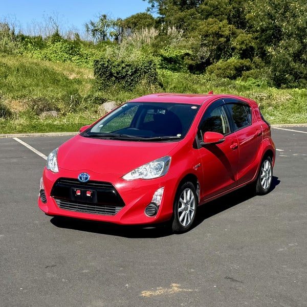 2015 Toyota Aqua Hybrid, photo 3