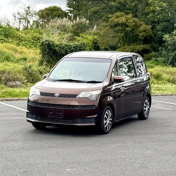 2013 Toyota Spade, photo 3