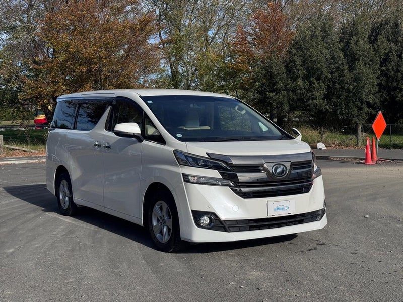 2017 Toyota Vellfire 8 Seater, photo 3
