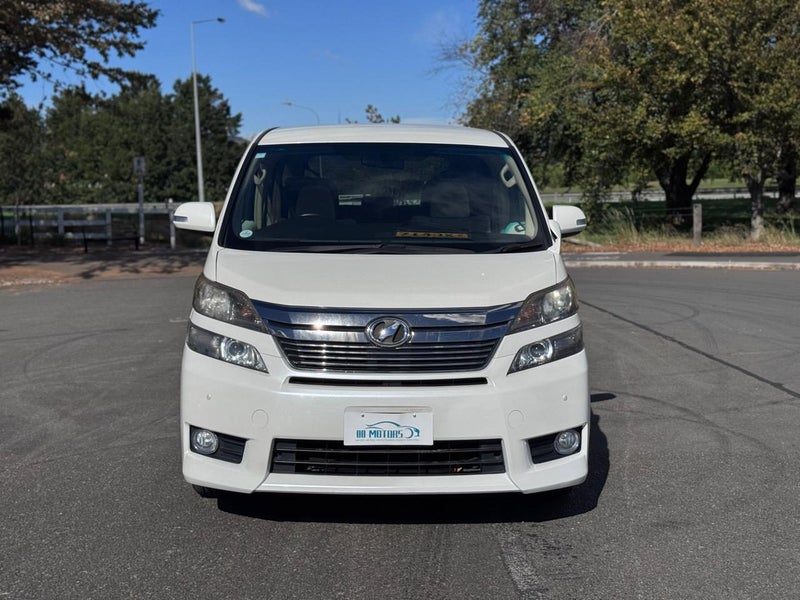 2013 Toyota Vellfire 8 Seater, photo 2