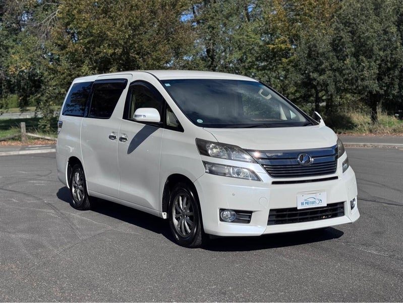 2013 Toyota Vellfire 8 Seater, photo 3