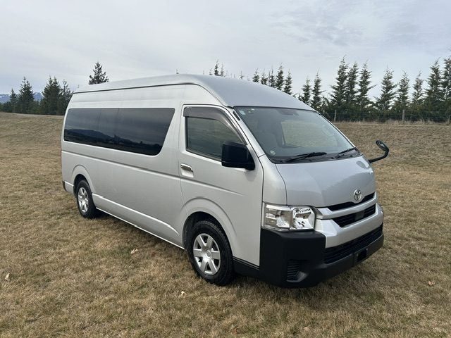 2021 Toyota Hiace 12 seat 2.8T/D Minibus