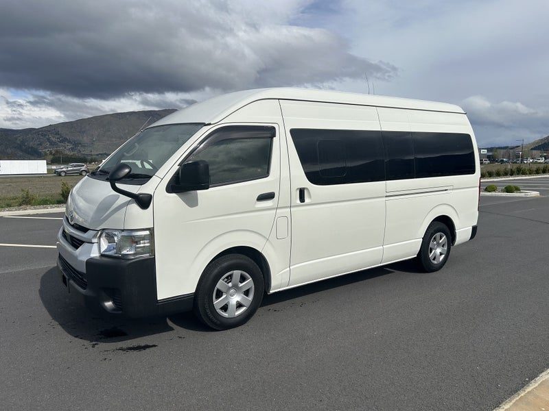 2021 Toyota Hiace 12 seat 2.8T/D Minibus, photo 2