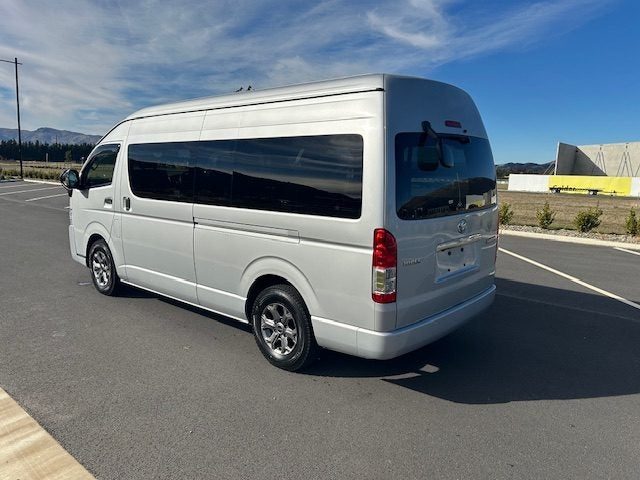 2020 Toyota Hiace Grand Cabin 10 seat Minibus, photo 3