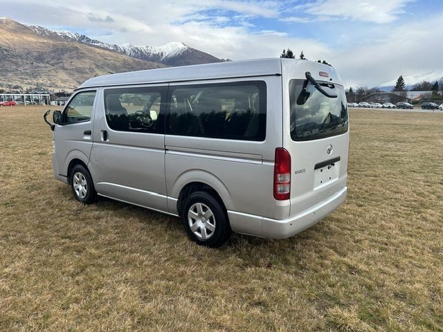 2023 Toyota Hiace 2.7 DX 10 seater, photo 3