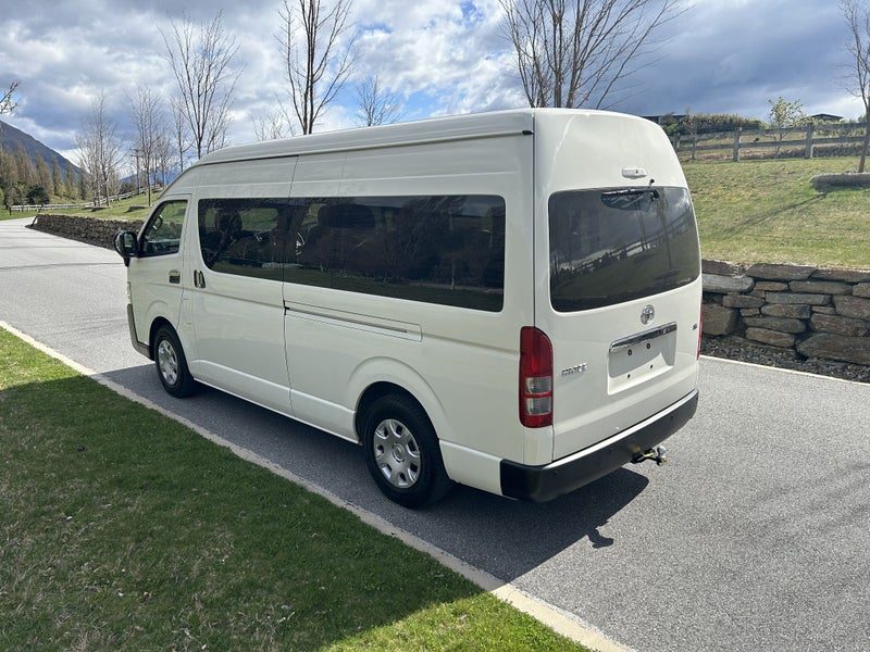 2024 Toyota Hiace 12 seat 2.8T/D Minibus, photo 2