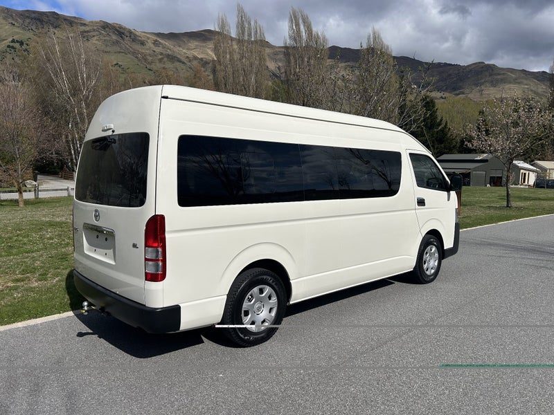 2024 Toyota Hiace 12 seat 2.8T/D Minibus, photo 3