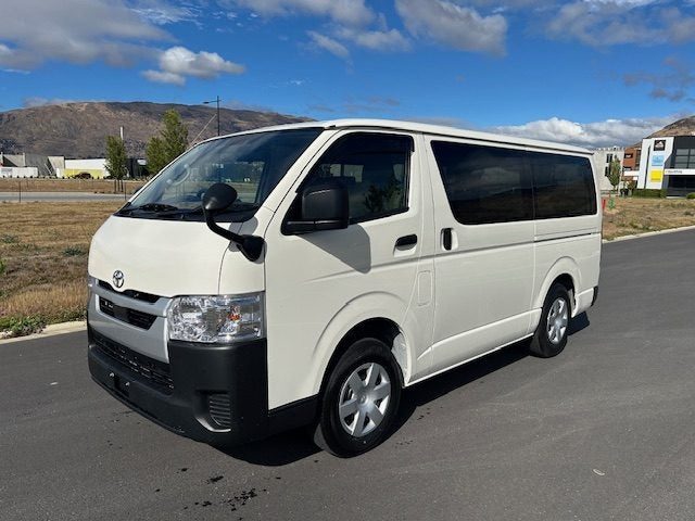 2026 Toyota Hiace 2.8T/D 4WD DX 5dr, photo 2