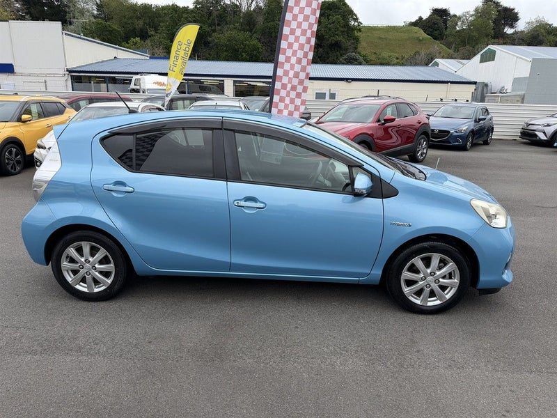 2014 Toyota Aqua S, photo 2