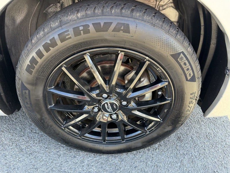 2014 Toyota Spade, photo 3