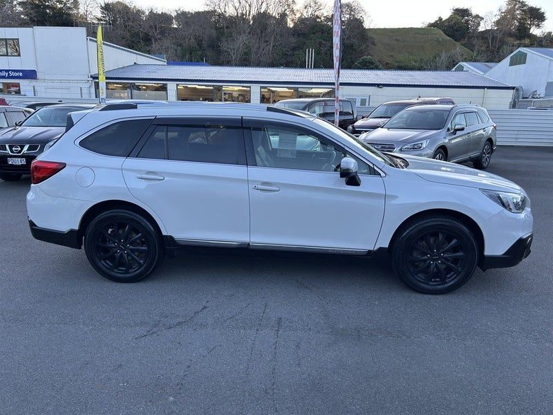 2016 Subaru Outback Limited, photo 2