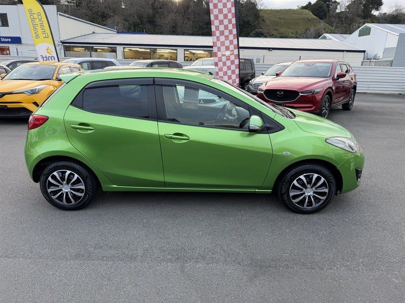 2012 Mazda Demio, photo 2