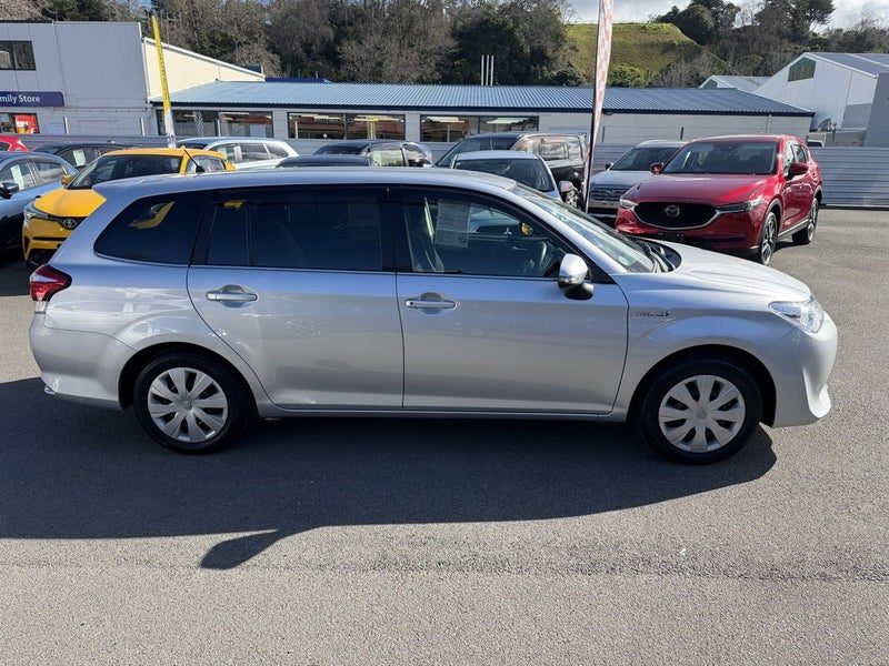 2016 Toyota Corolla Fielder Hybrid, photo 2