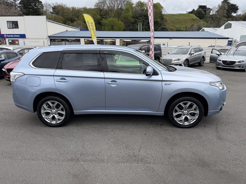 2014 Mitsubishi Outlander PHEV G 4WD, photo 2