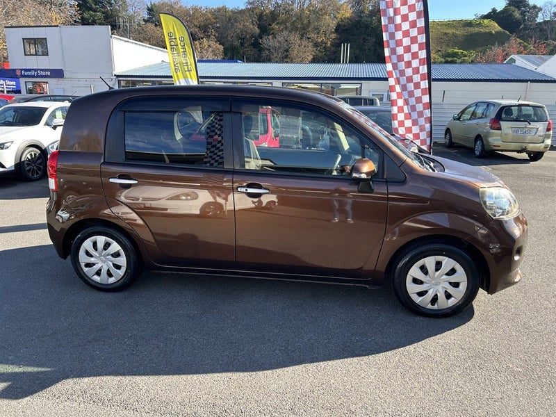 2014 Toyota Porte, photo 2