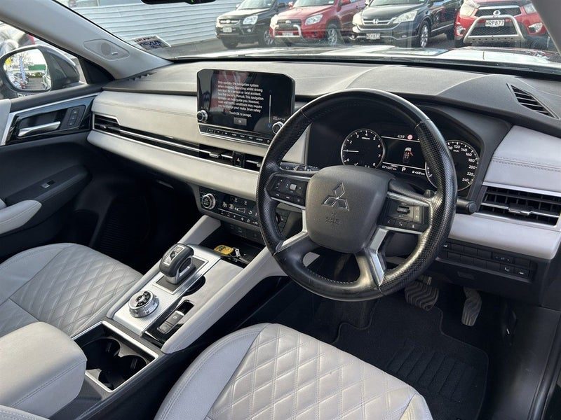 2022 Mitsubishi Outlander VRX 2.5P 4WD, photo 3