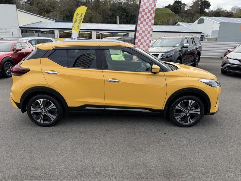 2022 Nissan Kicks X, photo 2