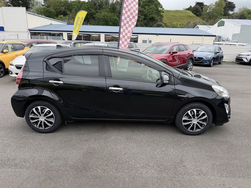 2017 Toyota Aqua S, photo 2
