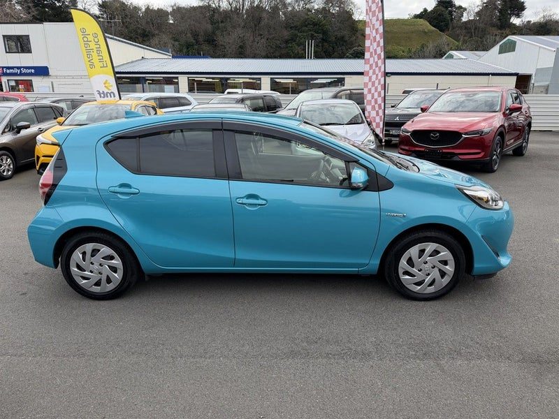 2018 Toyota Aqua S, photo 2