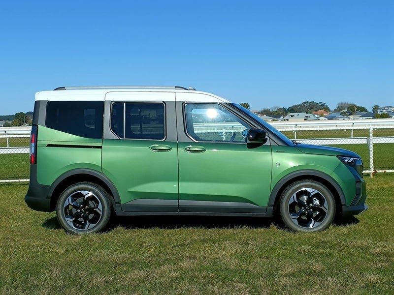 2026 Ford Tourneo Transit Courier 1.0P/7AT, photo 3