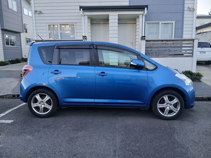 2008 Toyota Ractis, photo 2