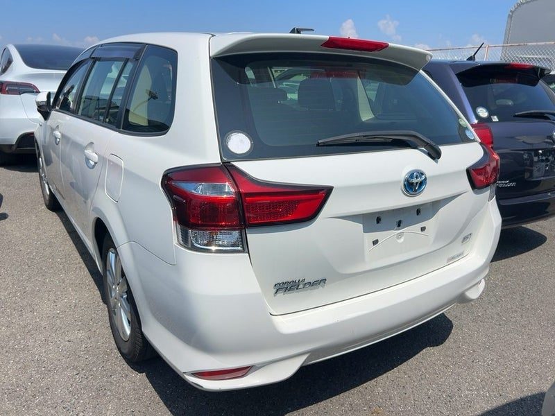 2016 Toyota Fielder, photo 2