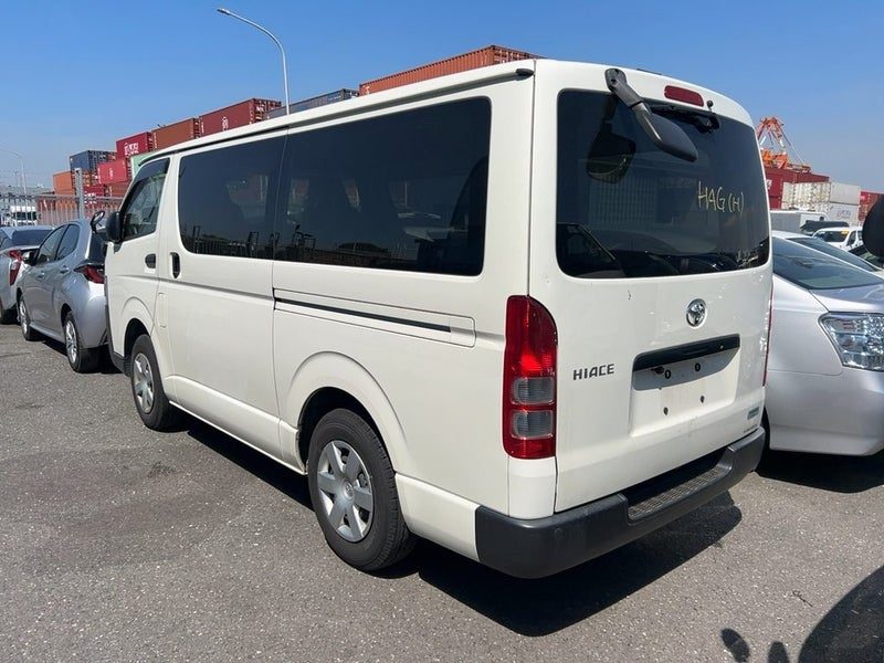 2021 Toyota Hiace, photo 2