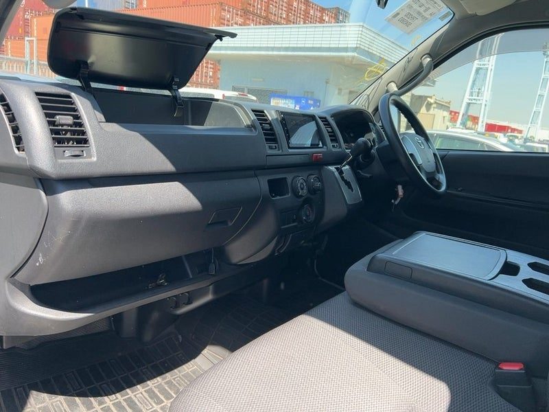 2021 Toyota Hiace, photo 3