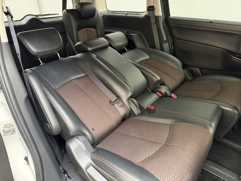 2013 Nissan El Grand Highway Star, photo 2