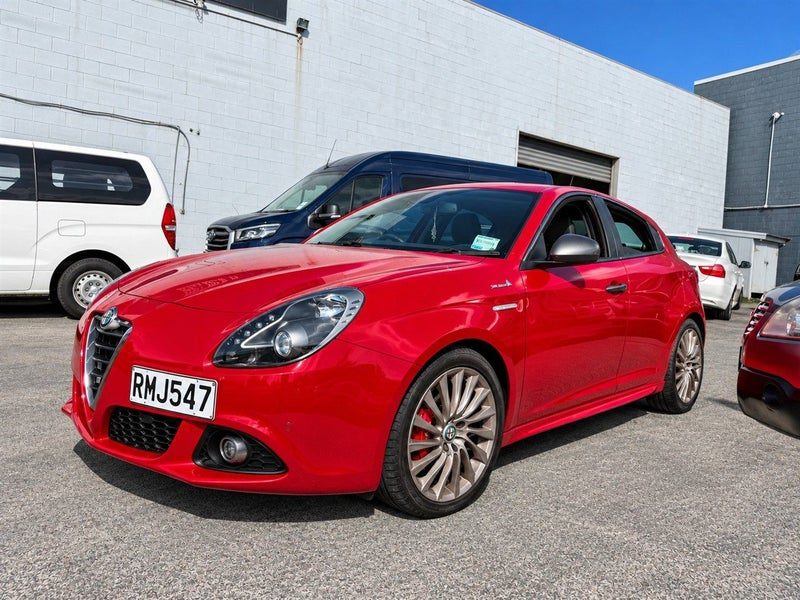 2015 Alfa Romeo Giulietta, photo 2