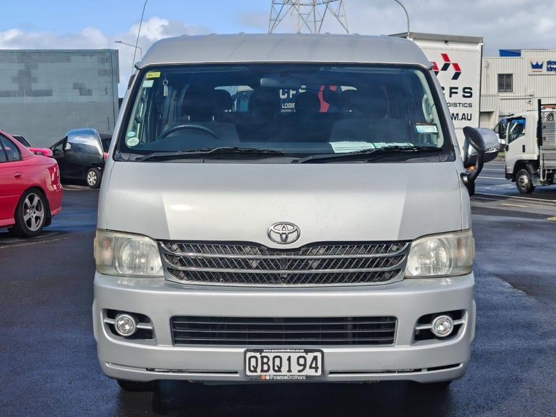 2008 Toyota Hiace 10 Seater Minibus, photo 2