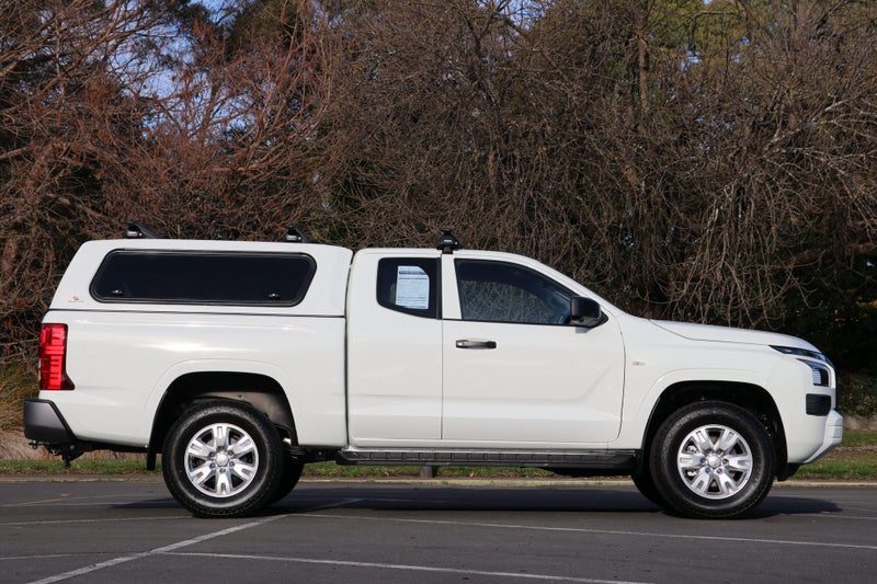 2026 Mitsubishi Triton Club Cab GLX 4WD 6AT 2.4DT, photo 3