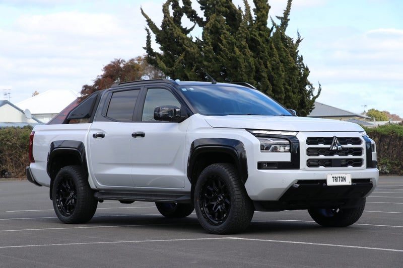 2026 Mitsubishi Triton DC VRX 4WD 6AT (BLACK OUT)