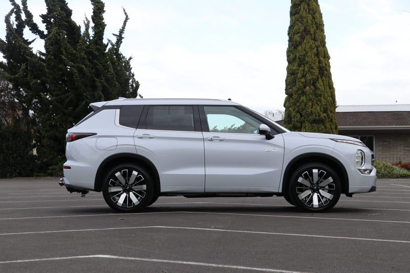 2026 Mitsubishi Outlander PHEV VRX (S-AWC), photo 3