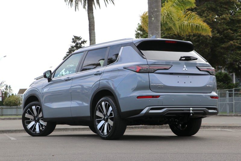 2026 Mitsubishi Outlander PHEV XLS 4WD (S-AWC), photo 2