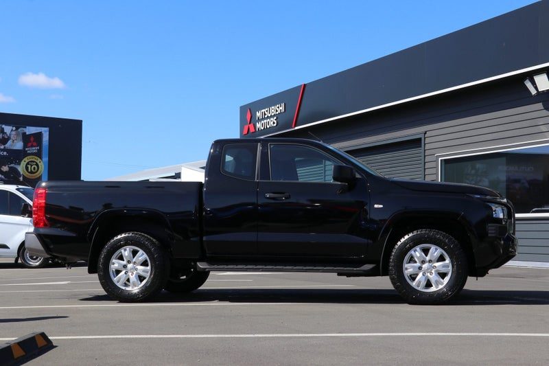 2026 Mitsubishi Triton Club Cab GLX 4WD 6AT, photo 3