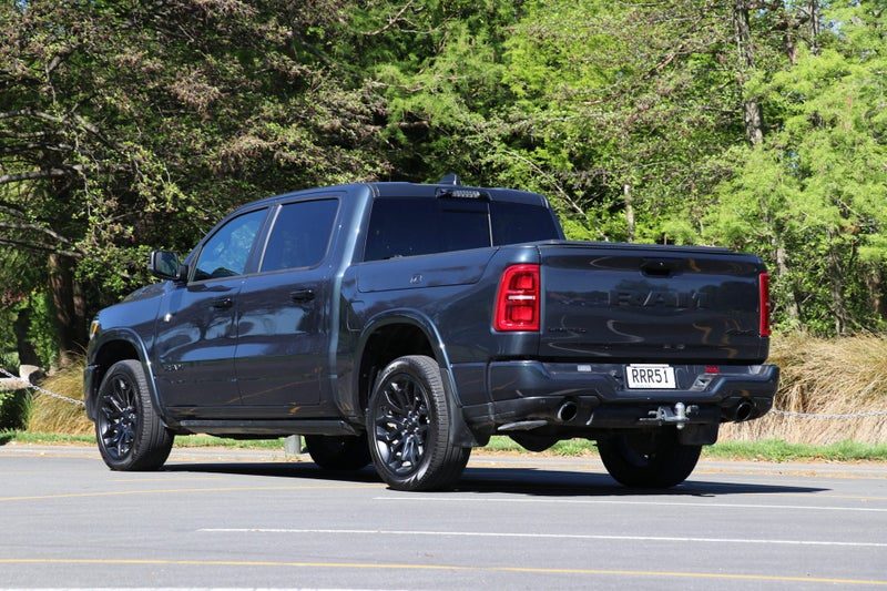 2026 Ram 1500 Limited I6 Rb Night, photo 2